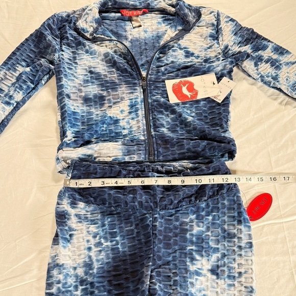 Hot Kiss tie-dyed Blue and White Textured 2 piece set NWT. Size medium - Picture 4 of 7